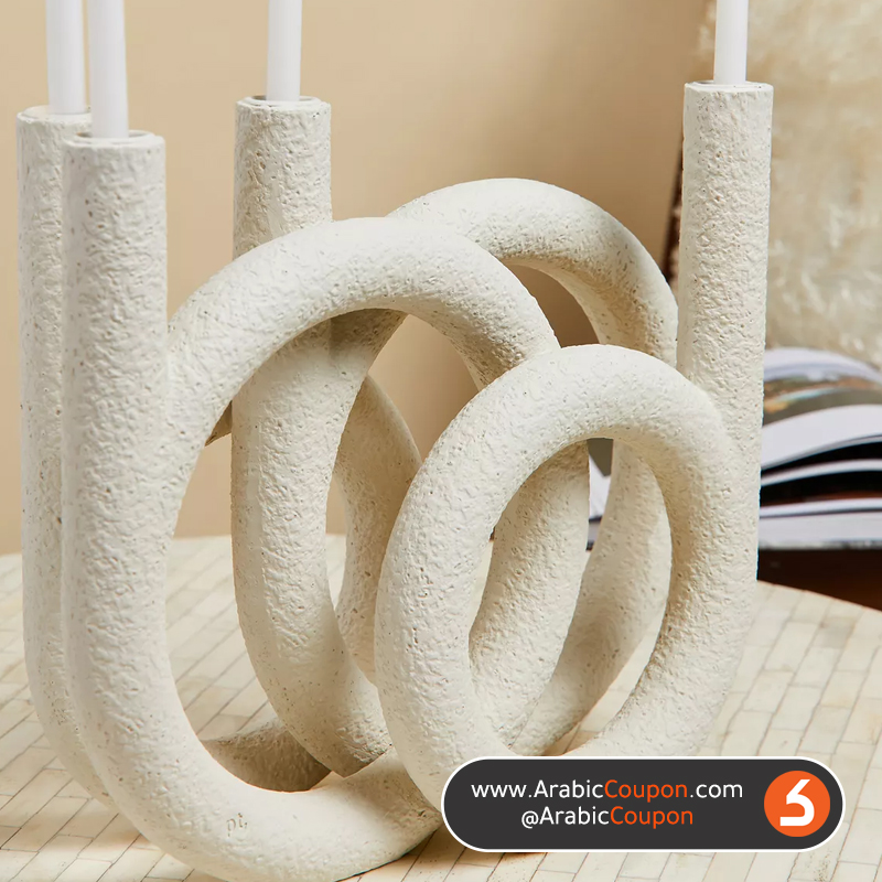 Candle holder with distinctive rings design - 